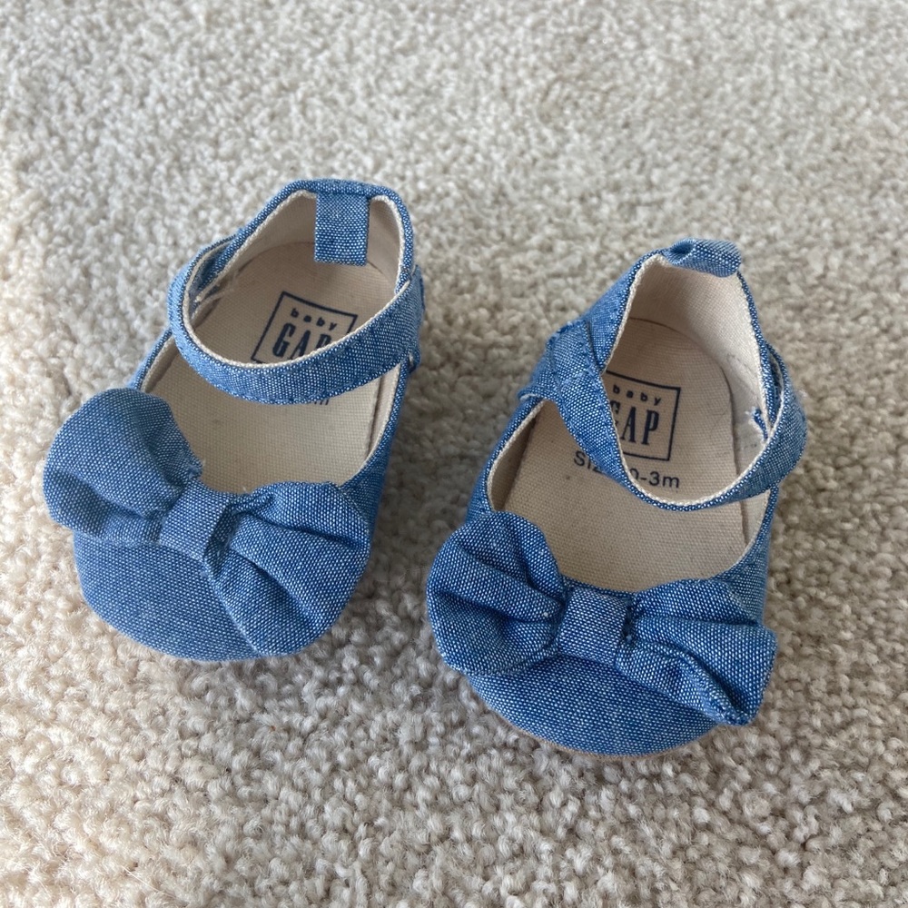 Baby gap shoes